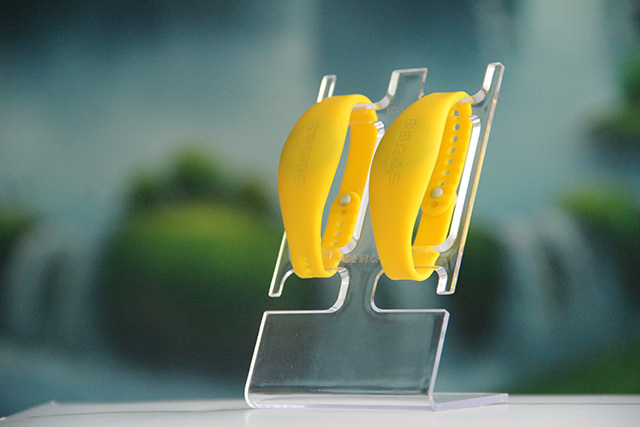 硅膠腕帶廠家：硅膠腕帶RFID電子標簽與NFC之間的關系