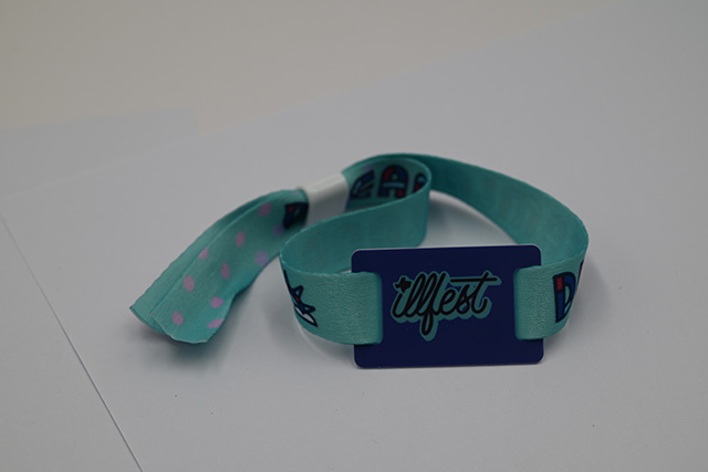 CPU卡簡介，CPU卡和非接觸式IC卡的區(qū)別