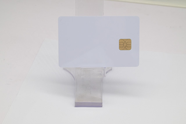 今年10月金華公交滴膠卡升級為cpu卡，實現一卡通