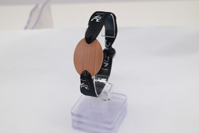 農行打造“閃付”功能滴膠卡借記卡   零門檻的城市“一卡通”